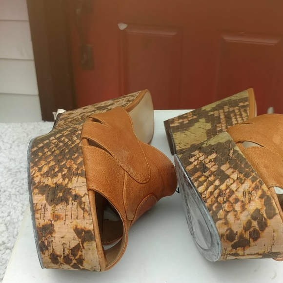 Shoe - Picture 4 of 4